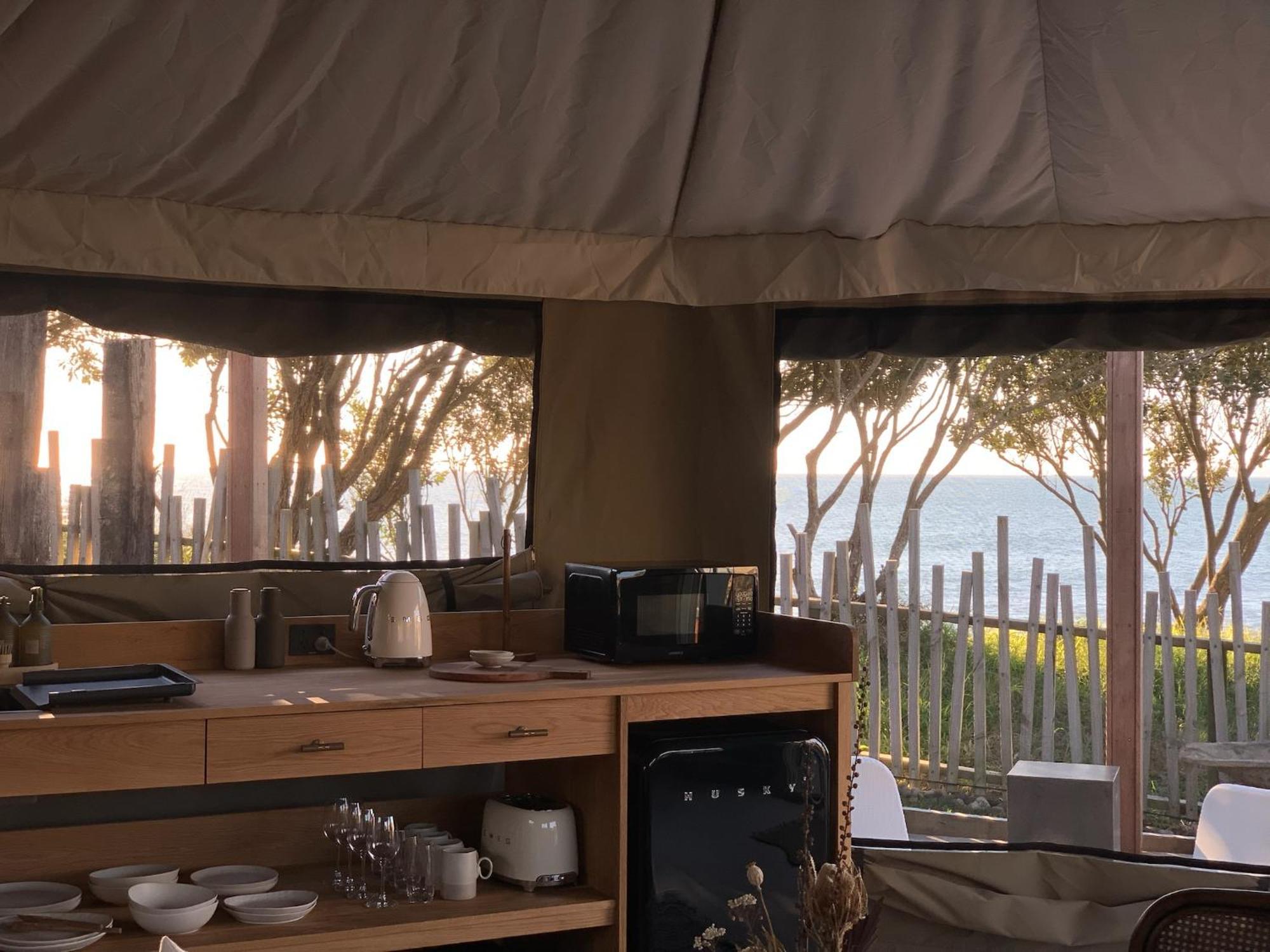 Te Whaanga Retreat & Spa Lodge & Canvastown Luxury Glamping Tents Raglan Exterior photo