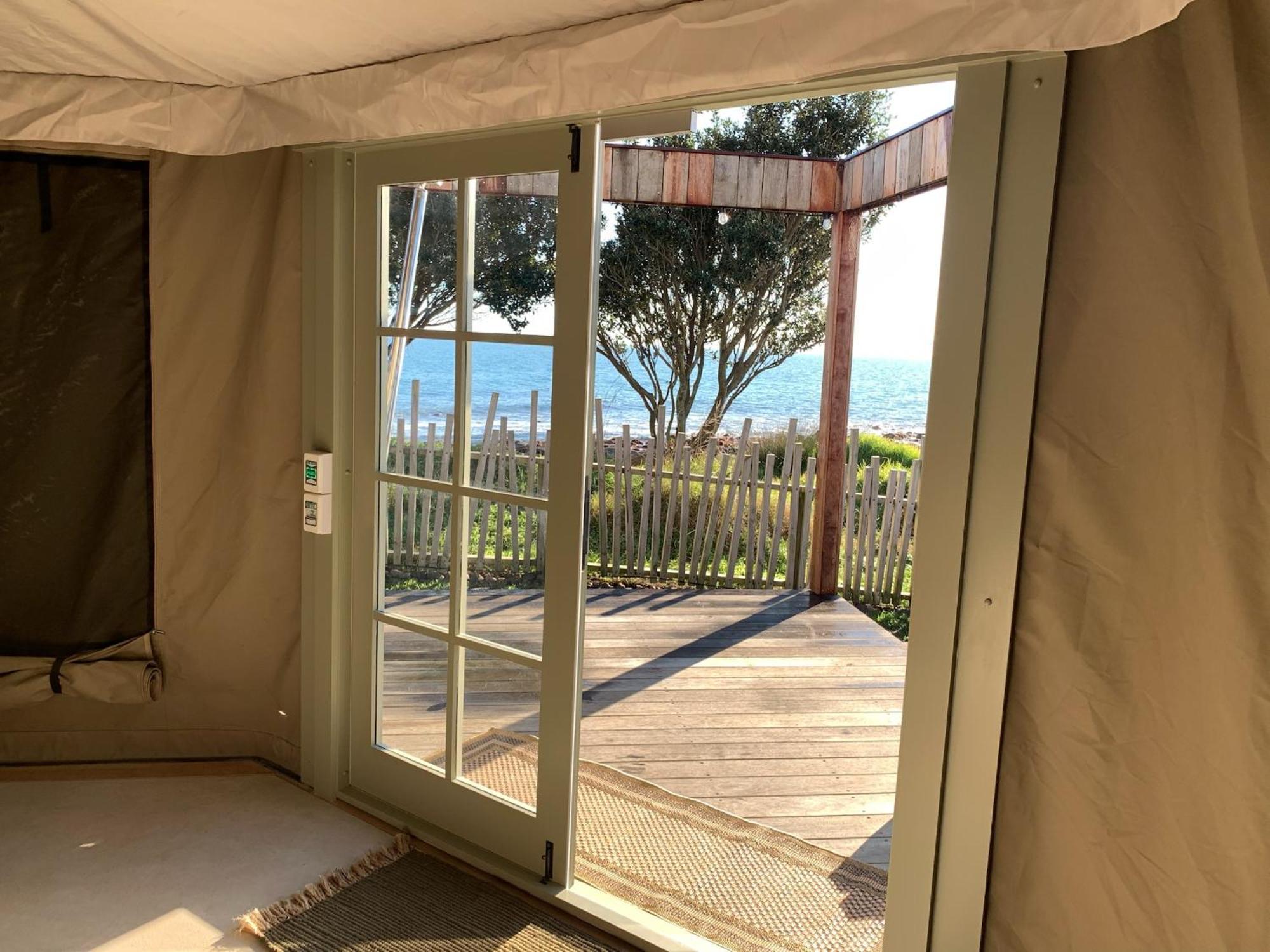 Te Whaanga Retreat & Spa Lodge & Canvastown Luxury Glamping Tents Raglan Exterior photo