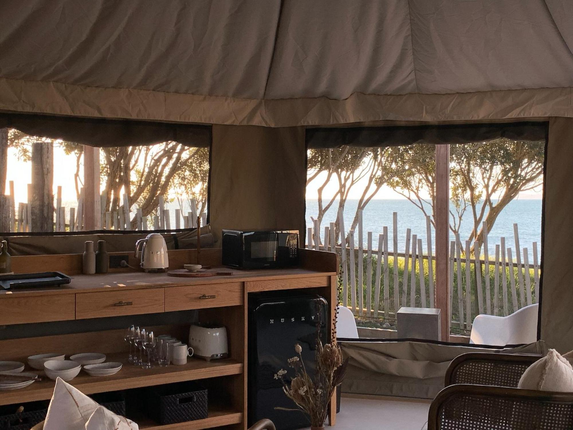 Te Whaanga Retreat & Spa Lodge & Canvastown Luxury Glamping Tents Raglan Exterior photo